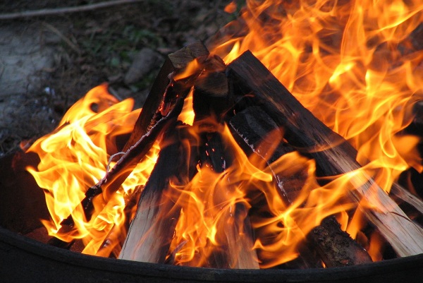 Firepit when it's windy - burning flames on a wood firepit