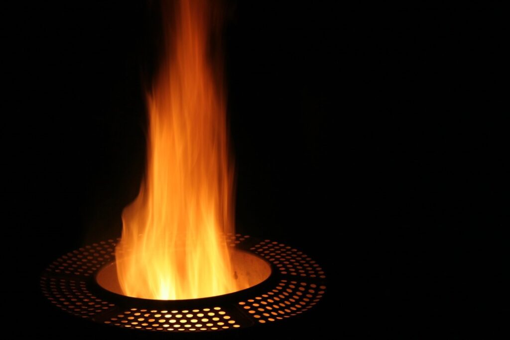 Smokeless fire pit burning flame - no smoke outdoor fire pit